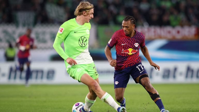 Bundesliga : Wolfsburg et ses Belges s’imposent malgré un assist de Loïs Openda, Olivier Deman marque... un auto-but