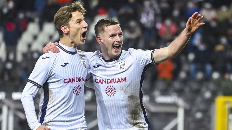 Pro League : Anderlecht renoue enfin avec la victoire à Charleroi (1-3), Sergio Gomez s'offre un doublé