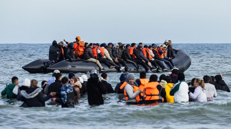 Asile et migration : un mort dans un naufrage et 192 personnes secourues dans la Manche
