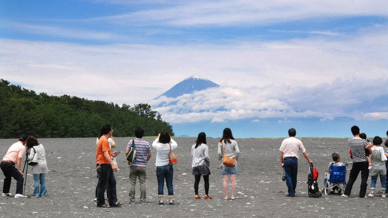 Gravir le Mont Fuji gratuitement, c'est fini ! Face au surtourisme, le Japon va faire payer 12 euros l'accès