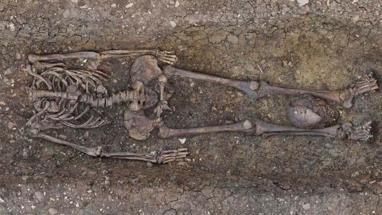 Une quarantaine de squelettes décapités découverts sur le chantier du TGV au Royaume-Uni