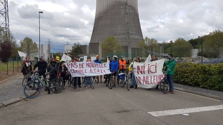 Des citoyens se sont mobilisés à Manage pour enterrer le nucléaire et dire non au gaz