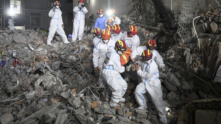 Effondrement d'un immeuble en Chine : le bilan s'alourdit à 53 morts