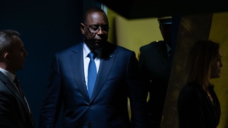 Sénégal : premiers heurts après un report à hauts risques de la présidentielle