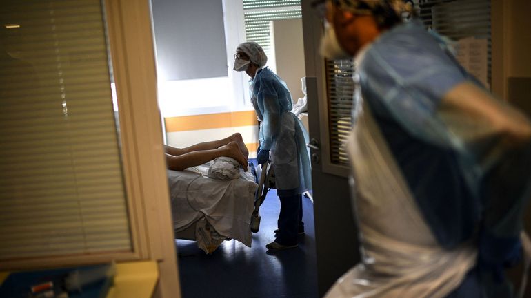 Les hôpitaux passent en phase 1A : 25% des lits en soins intensifs réservés aux patients Covid