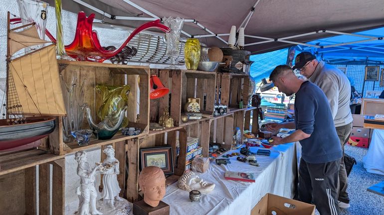 Charleroi : franc succès pour la brocante des quais