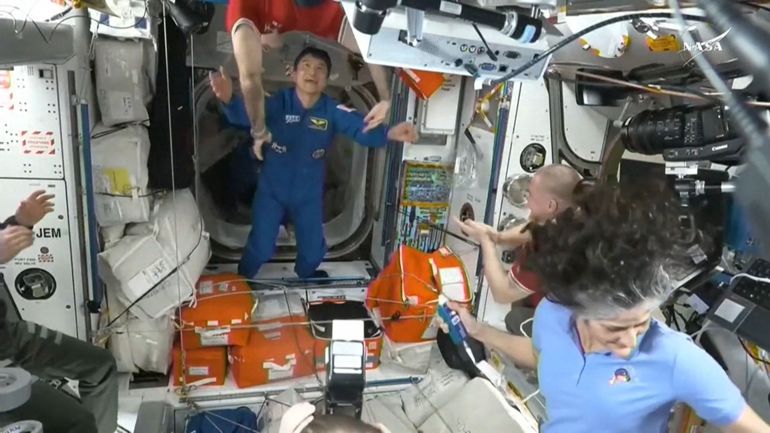 Espace : bloqués depuis neuf mois, les deux astronautes enfin relayés par un nouvel équipage