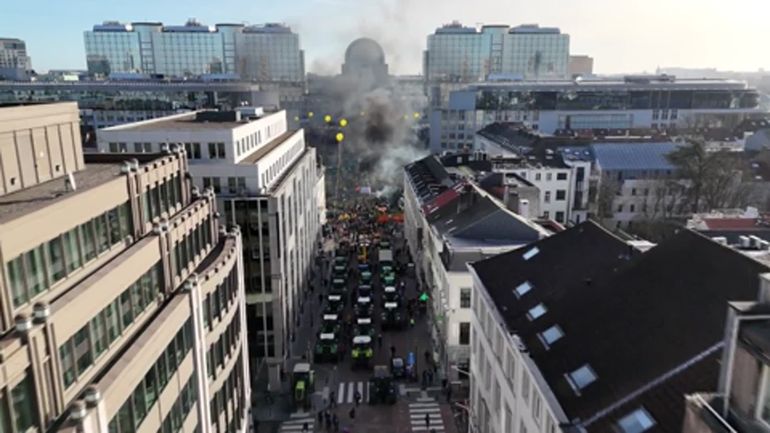 La colère vue du ciel, les tracteurs filmés au drone dans le coeur de Bruxelles (et autres images)