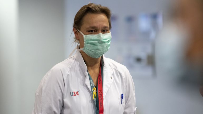 Coronavirus en Belgique : il est encore trop tôt pour supprimer l'obligation du port du masque, estime l'infectiologue Erika Vlieghe