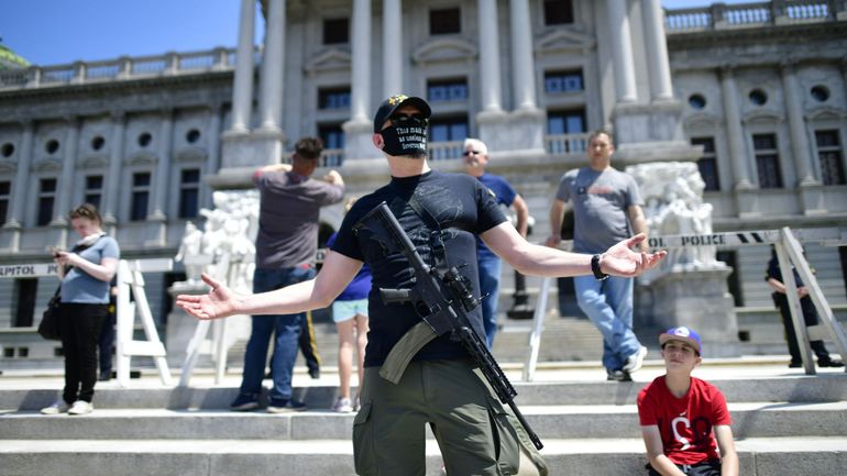 Un juge américain annule l'interdiction des armes d'assaut en Californie