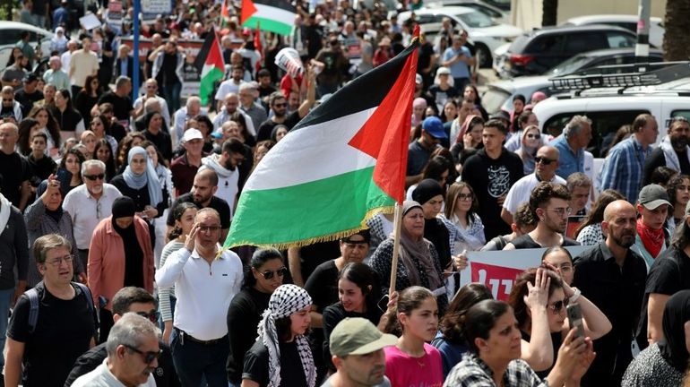 Des milliers d'Arabes israéliens manifestenr pour appeler à la fin de la guerre à Gaza