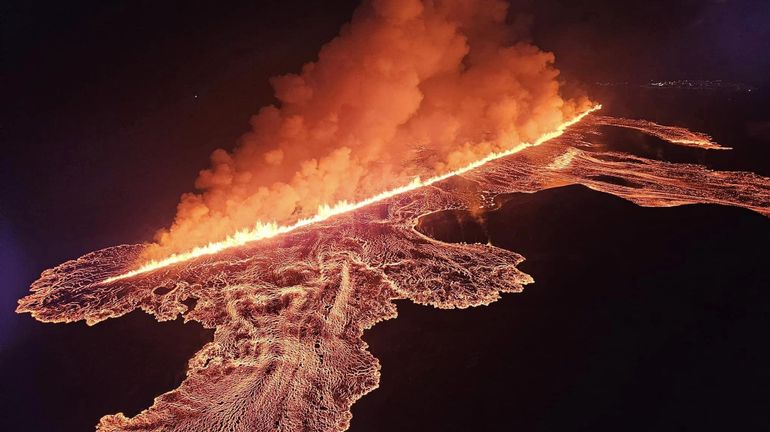 Islande : une deuxième fissure s'est ouverte sur la péninsule de Reykjanes après qu'un volcan est entré en éruption