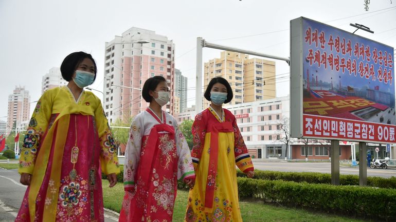 Pyongyang : défilé pour marquer le 90e anniversaire l'armée de Corée du Nord