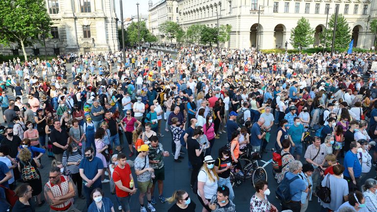 Hongrie: des milliers de manifestants contre un projet de campus chinois à Budapest