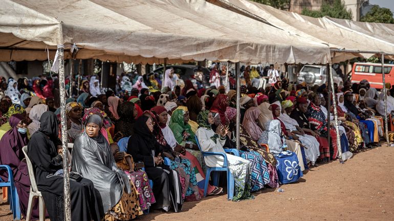 Bamako : des milliers de personnes réunies pour un dernier adieu au chanteur et musicien Amadou