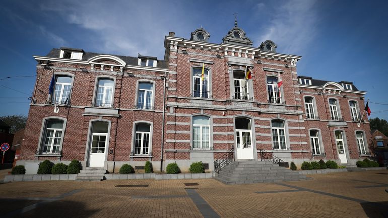 Le directeur financier de Jemeppe-sur-Sambre suspendu à cause de 2 enquêtes judiciaires. Qui payera les salaires de la Commune ?