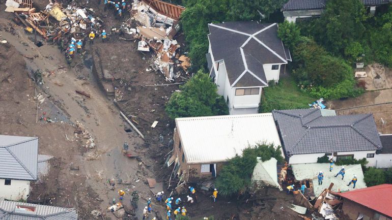 Coulée de boue au Japon : le bilan s'alourdit, 4 morts et au moins 64 personnes toujours recherchées