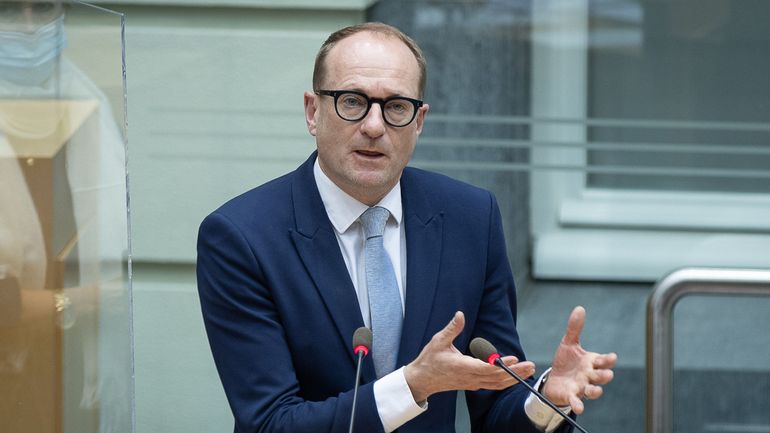 Weyts n'alignera pas les congés scolaires des communes à facilités avec la FWB