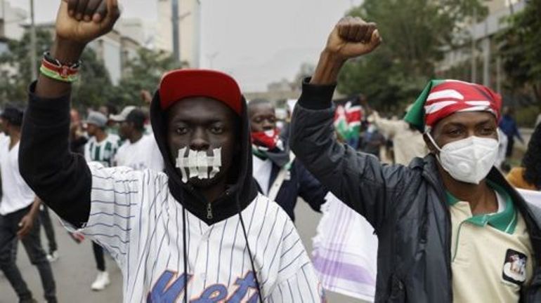 Manifestations antigouvernementales au Kenya : nouveaux rassemblements antigouvernementaux, gaz lacrymogène à Nairobi