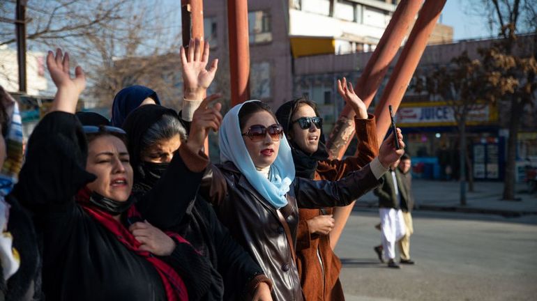 Afghanistan : une vingtaine de femmes manifestent contre l'éventuelle reconnaissance internationale des talibans