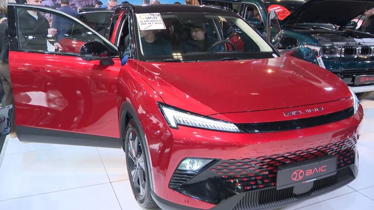 Xpeng, Omoda, Jaecoo, Hongqi ou BYD : les voitures chinoises, souvent moins chères, débarquent au salon de l'auto