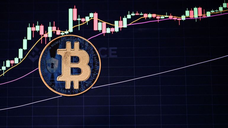 Le bitcoin, en hausse continue depuis l'élection de Donald Trump frôle les 100.000 dollars