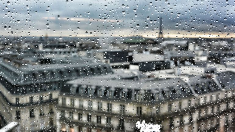 France : de forts orages perturbent le trafic dans les transports en commun parisiens et franciliens