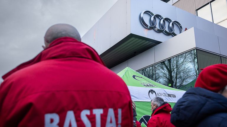 Audi Brussels : environ 200 travailleurs des sous-traitants bloquent l'accès au site de Forest