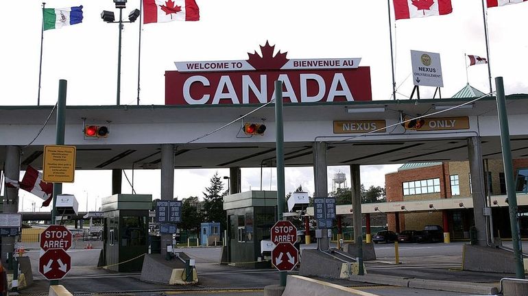 Réouverture de la frontière américaine : les agents frontaliers canadiens entament une grève du zèle
