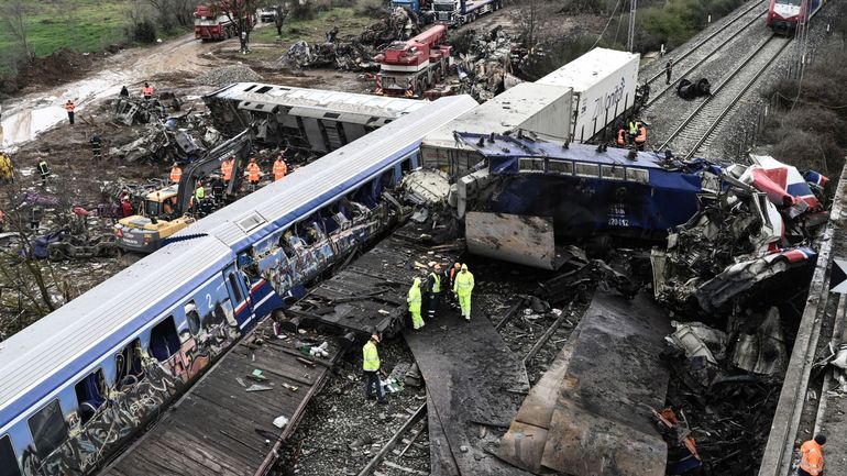 Collision entre deux trains en Grèce : le bilan s'alourdit à 57 morts, le chef de gare 