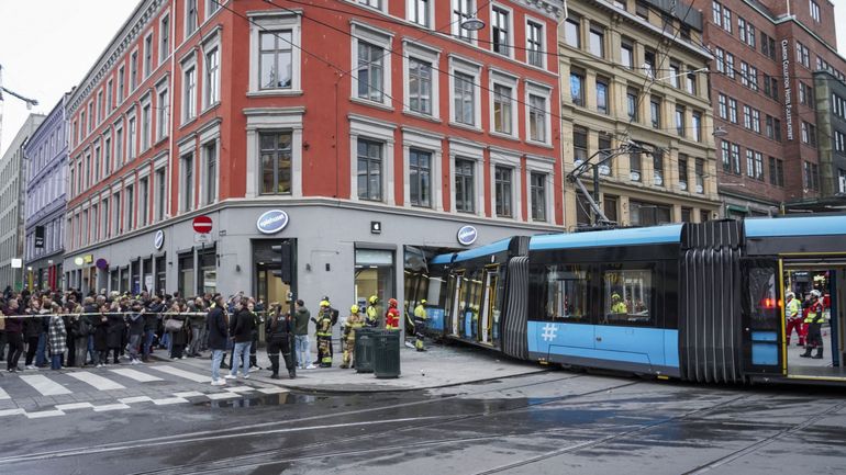 Un tramway finit sa course dans un magasin à Oslo : quatre blessés