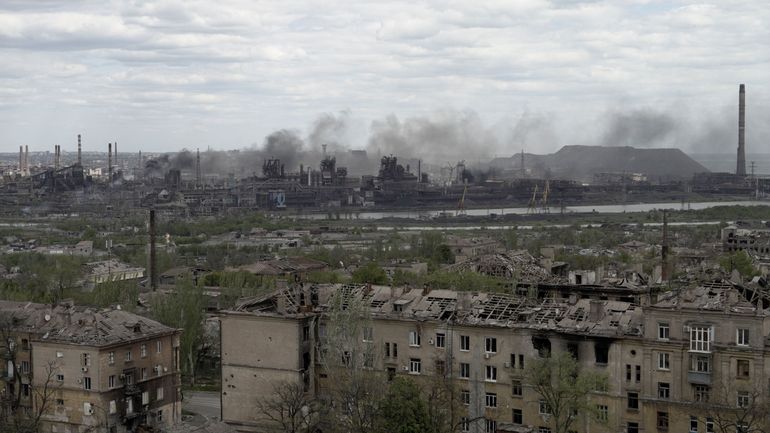 Guerre en Ukraine : Kiev discute avec Moscou de l'évacuation de 38 soldats grièvement blessés dans l'aciérie Azovstal