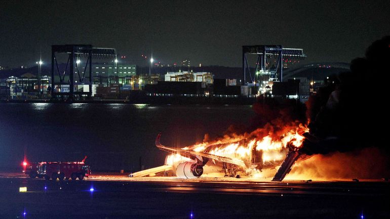 Japon : collision entre deux avions à l'aéroport de Tokyo-Haneda, au moins 5 morts