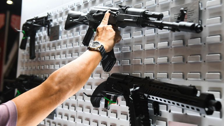 Les armes à feu après une énième tuerie aux Etats-Unis, un enjeu électoral : 