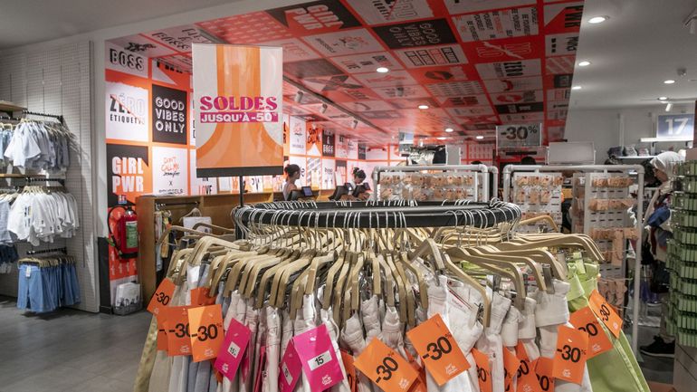 Premier jour des soldes d'été : record battu avec 12,8 millions de transactions électroniques