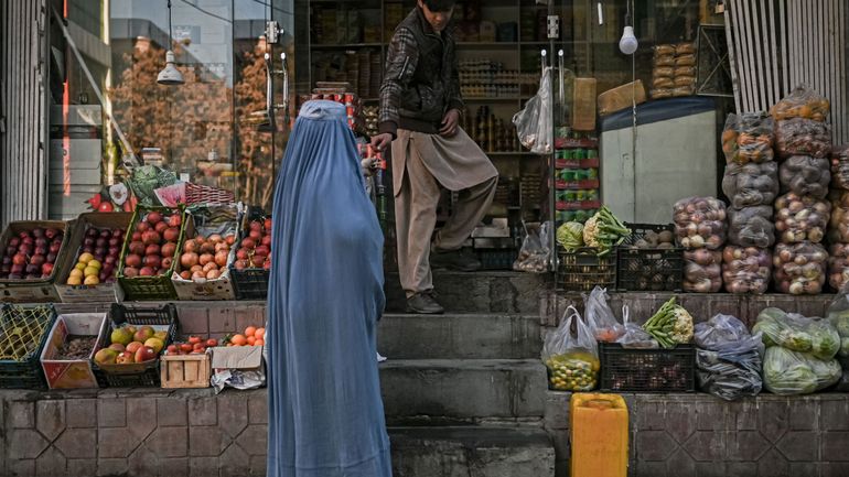 Talibans au pouvoir en Afghanistan: le chef suprême ordonne aux femmes de porter la burqa en public