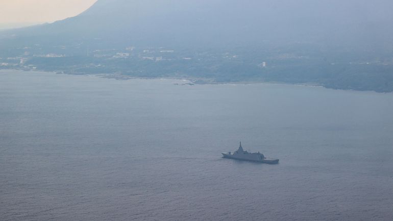Japon : sept personnes toujours recherchées après le crash en mer d'un avion militaire américain