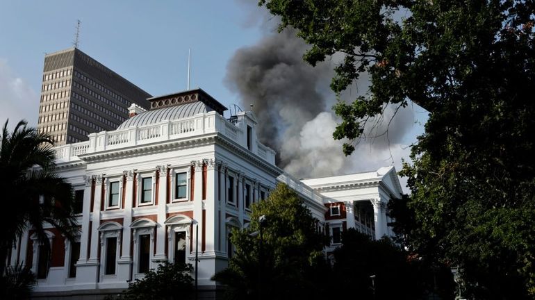 Afrique du Sud : incendie au Parlement au Cap