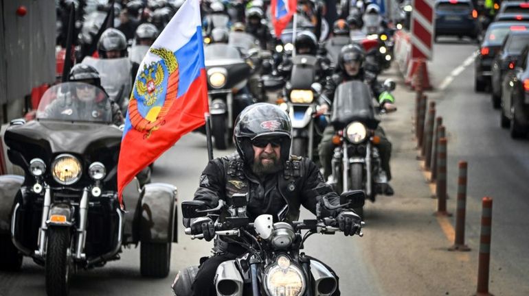 Guerre en Ukraine : des motards russes pro-Poutine entament un rallye 