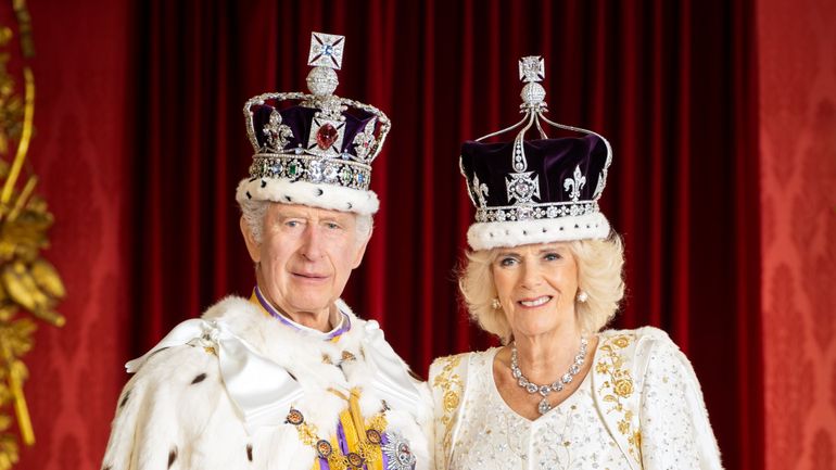 Couronnement de Charles III : le palais britannique publie les premiers portraits officiels du couple royal
