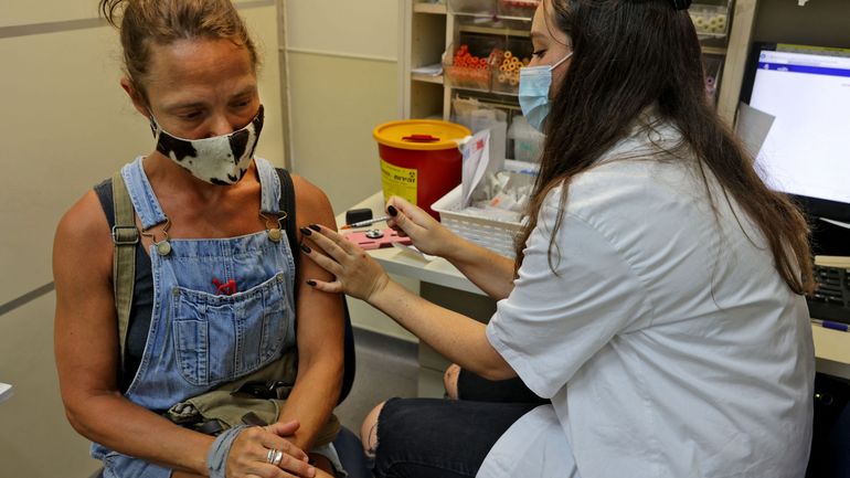 Coronavirus : Israël abaisse à 30 ans l'âge pour recevoir une 3e dose de vaccin