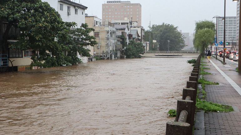 Japon : un mort et plus de 2000 évacuations après des pluies torrentielles dans le nord-ouest du pays