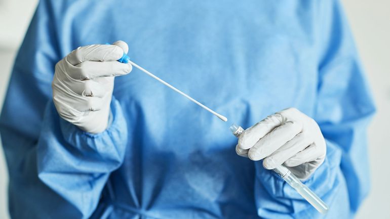 Nouvelle stratégie de testing en Belgique, un seul test après un contact à haut risque pour les vaccinés au lieu de trois