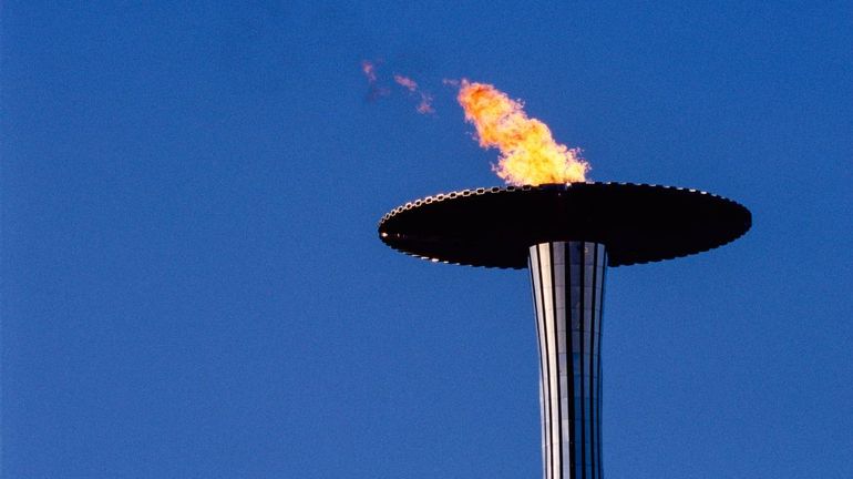 Lors de quelle édition des Jeux a-t-on allumé pour la toute première fois la flamme olympique ?