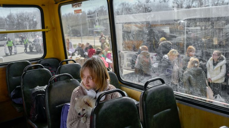 Guerre en Ukraine: réouverture de couloirs humanitaires d'évacuation après une suspension