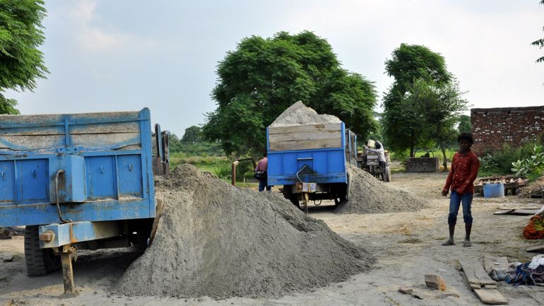 "Ici le monde" - Inde : le trafic juteux de la mafia du sable