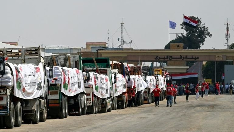 À l'entrée de Gaza, des centaines de camions humanitaires bloqués et une aide au compte-gouttes