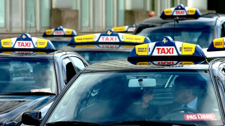 Plan taxi: mobilisation de taxis à Bruxelles pour réclamer des contrôles auprès des chauffeurs Uber