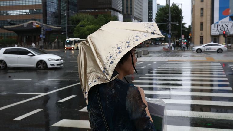 Le typhon Khanun menace à présent la Corée du Sud