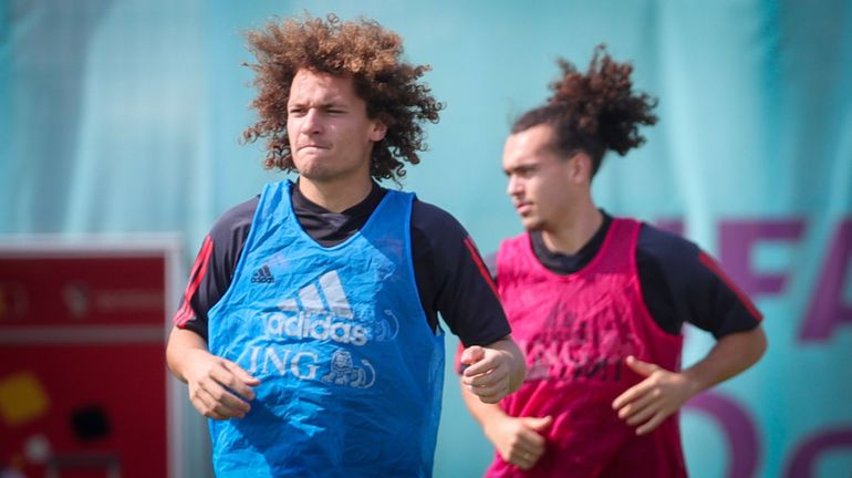 Theate-Faes, les frères chevelus, passés de l’anonymat d’Ostende à la défense des Diables